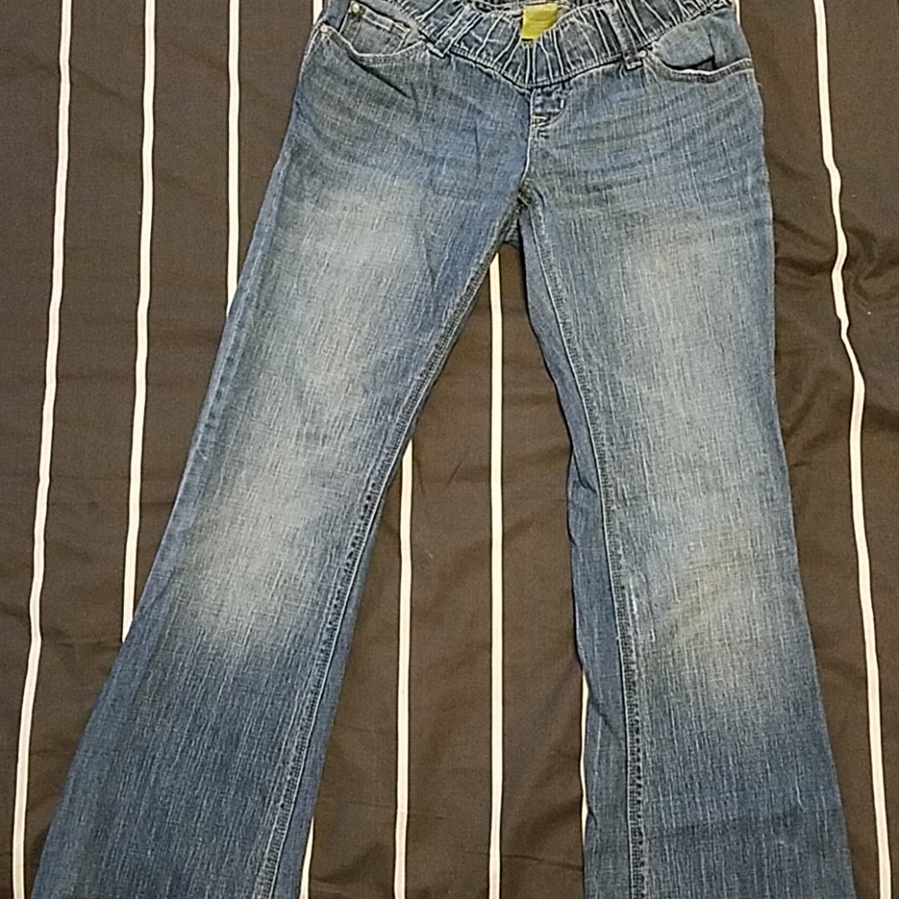 Old Navy maternity jeans. Size 2 SHORT